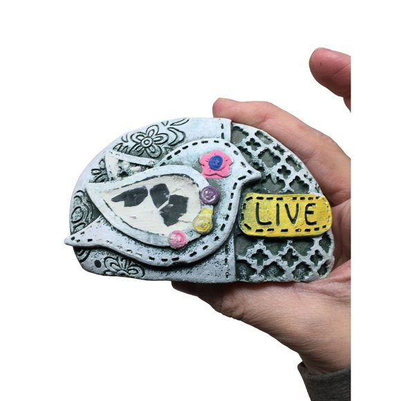 LIVE - Inspiration Decorated Rock Decor - Vivid Colors and Nice Style - Picture 1 of 3